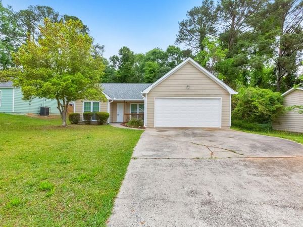 9138 Clubhouse Drive , Riverdale, GA 30274