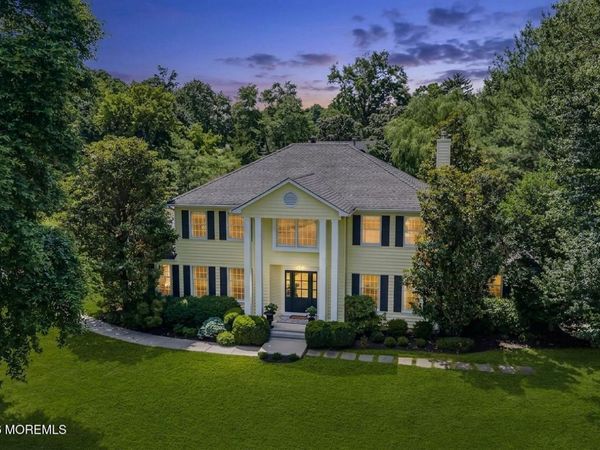 242 Williamsburg Drive, Shrewsbury Boro, NJ 07702