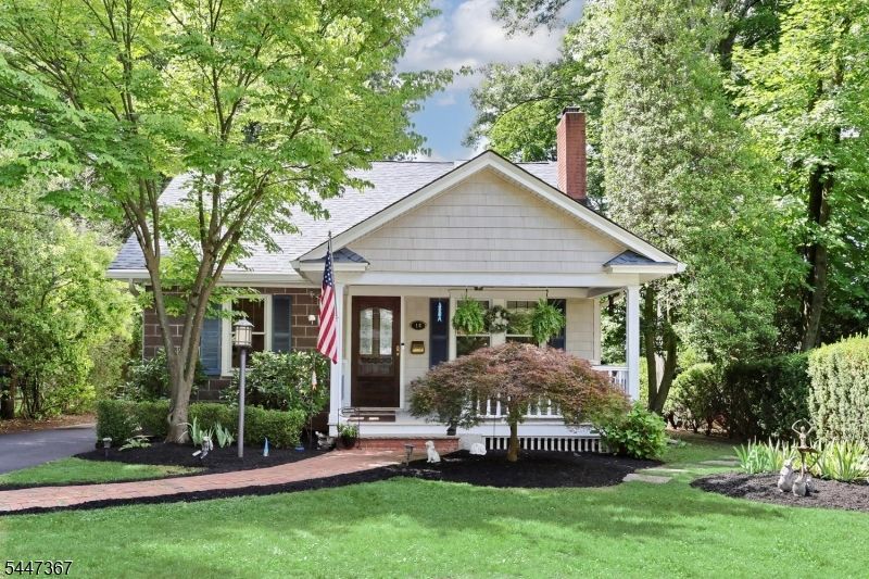 14 Sterling Pl, Glen Rock, NJ 07452 Main Photo