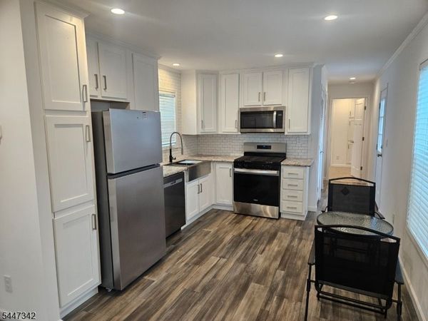 428 Kenbury Rd, Branchburg, NJ 08876