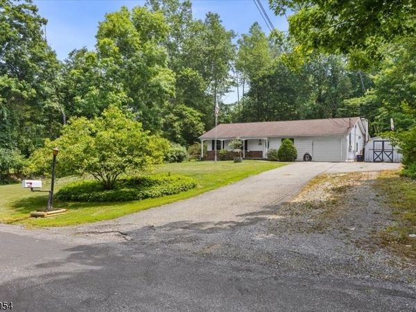 958 Cedar Dr, Stillwater, NJ 07860
