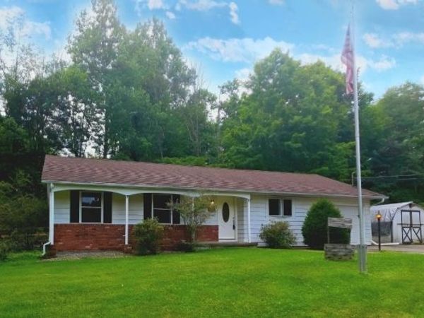 958 Cedar Dr, Stillwater, NJ 07860