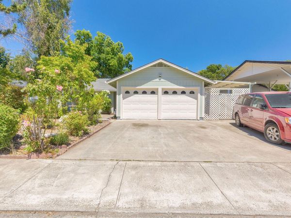 107 Walnut Drive, Rogue River, OR 97537