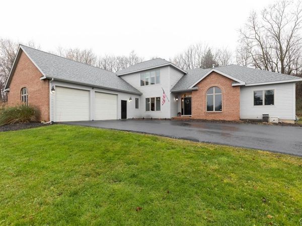 4892 Macgregor Lane , Syracuse, NY 13215