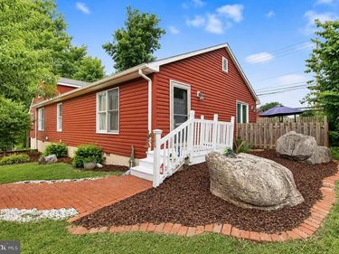 806 MULBERRY DRIVE, MARTINSBURG, WV 25401