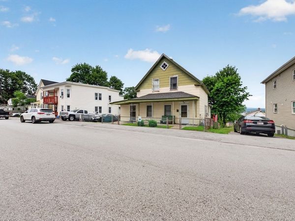59 Orient St, Worcester, MA 01604