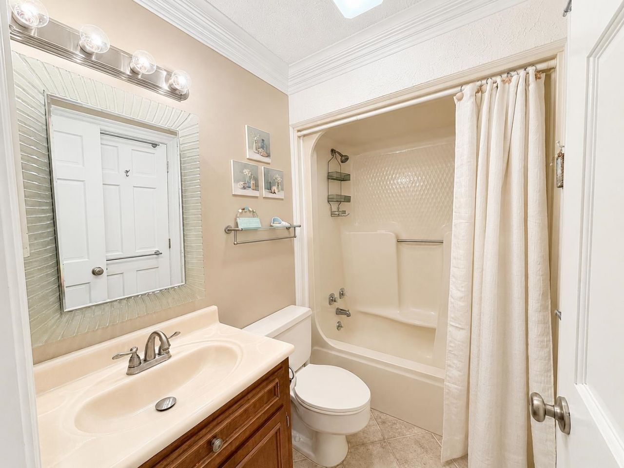 200 Maison Dr.  Photo 16