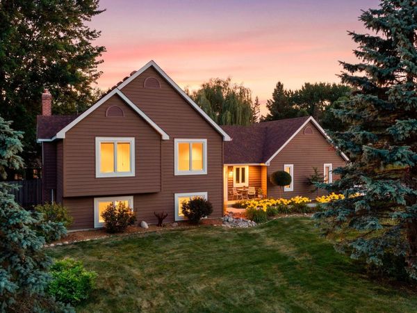9040 E Sunrise Circle, Eden Prairie, MN 55347