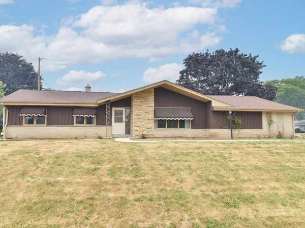 6843 N Park Manor DRIVE, Milwaukee, WI 53224