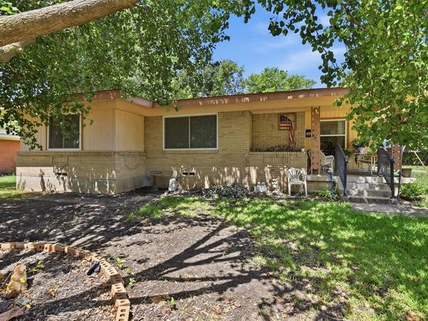 913 Blossom Circle, Garland, TX 75041