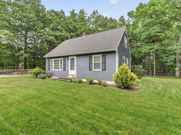 16 East Chamberlain Road, Merrimack, NH 03054