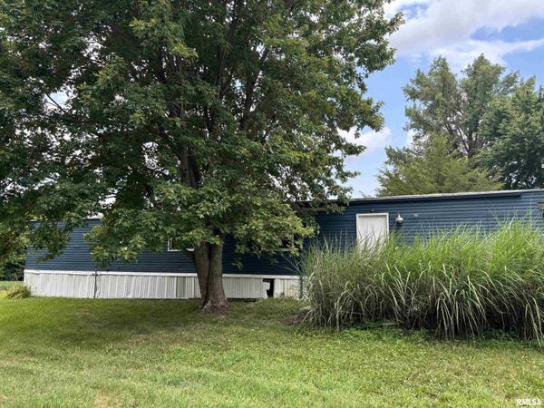 50 IROQUOIS Drive, Pawnee, IL 62558