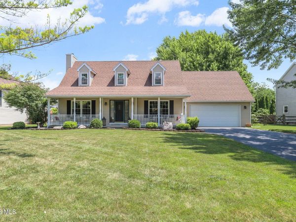 136 Rutledge Drive, Waterville, OH 43566