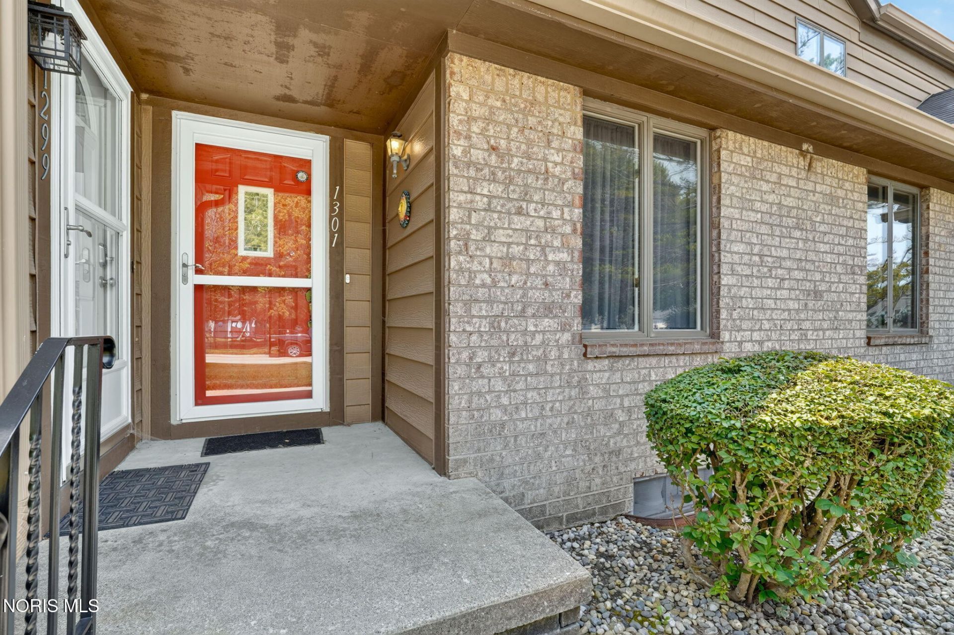 1301 Applegate Street , Waterville, OH 43566 Main Photo