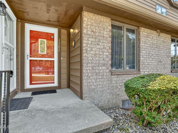 1301 Applegate Street , Waterville, OH 43566