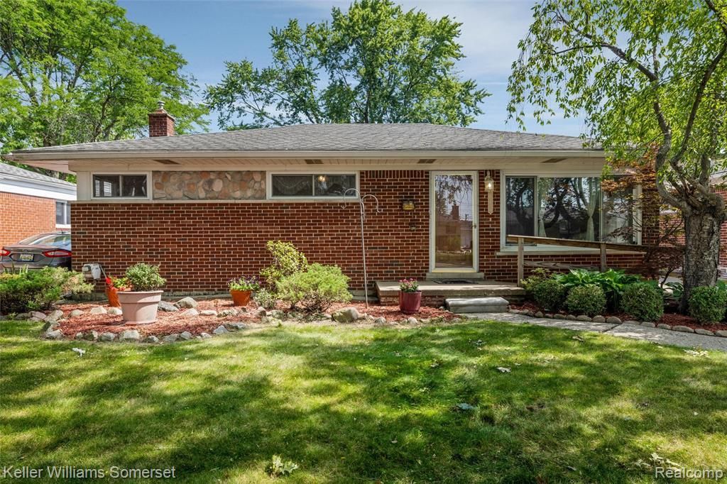 23131 Recreation Street, Saint Clair Shores, MI 48082 Main Photo