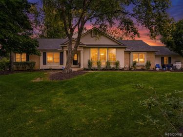 6012 Danbury Court, West Bloomfield Twp, MI 48322