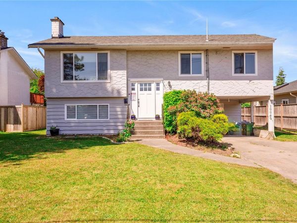 10040 Siddall Rd , Sidney, BC V8L 3L9