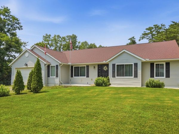 228 Jones Avenue SW, Pataskala, OH 43062