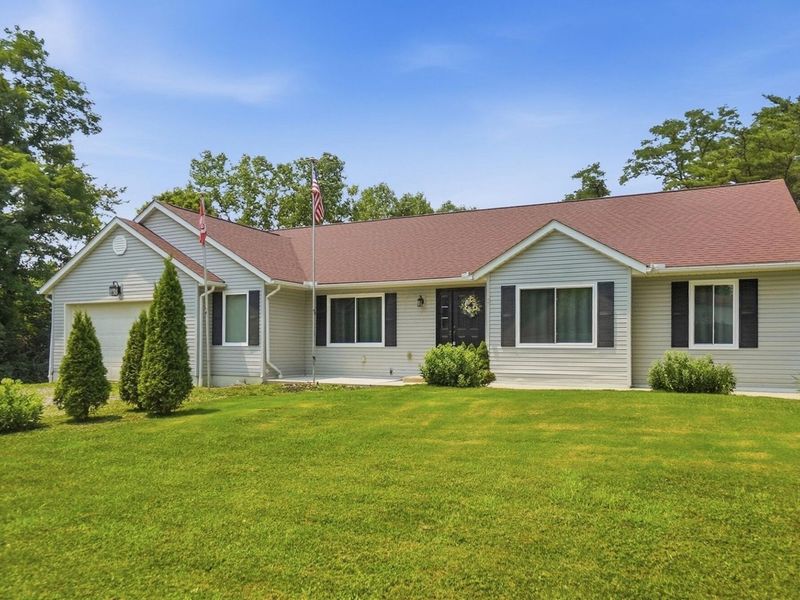 228 Jones Avenue SW, Pataskala, OH 43062 Photo 1