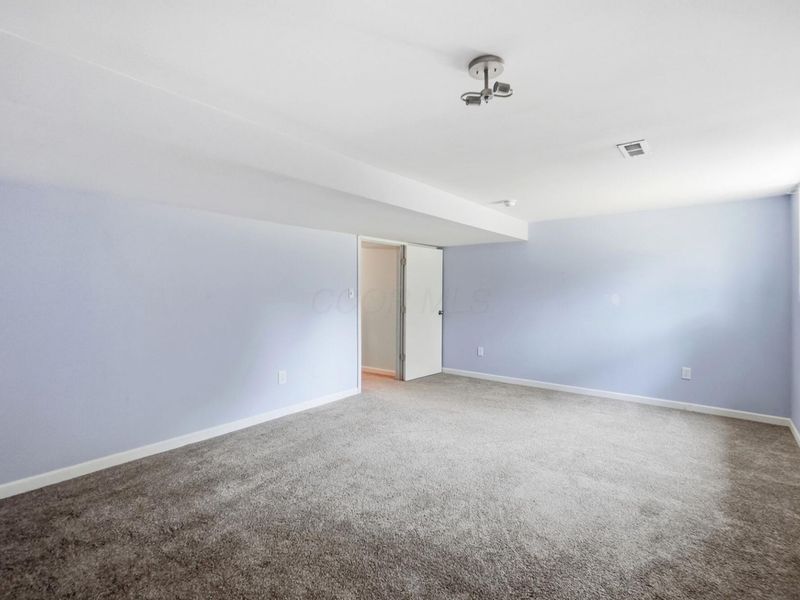 228 Jones Avenue SW, Pataskala, OH 43062 Photo 82