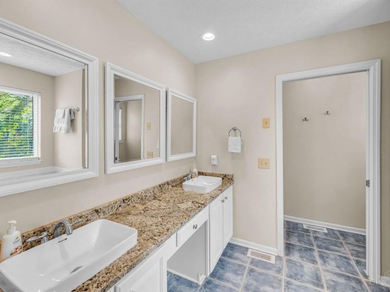 7972 Kennesaw Drive, West Chester, OH 45069 Photo 33