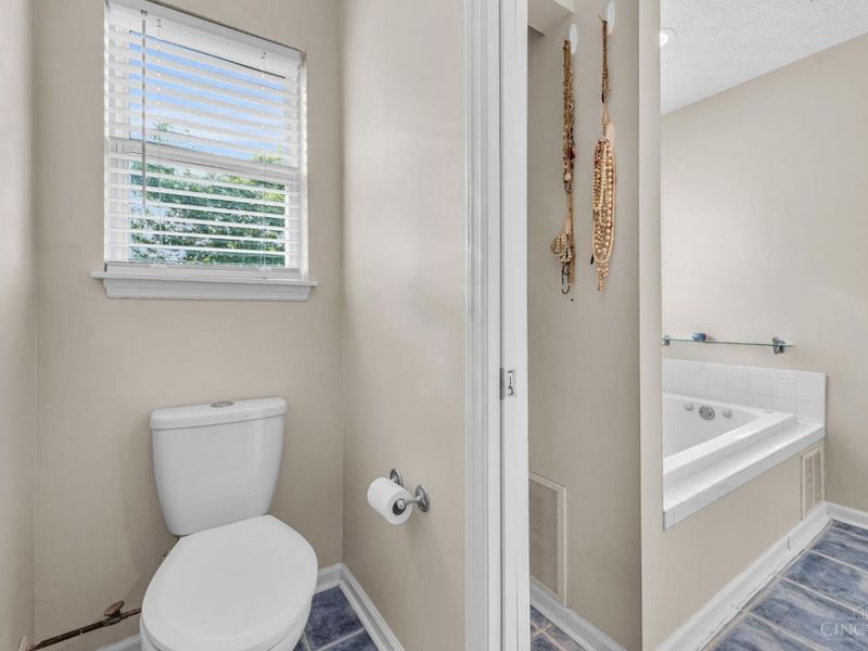 7972 Kennesaw Drive, West Chester, OH 45069 Photo 36