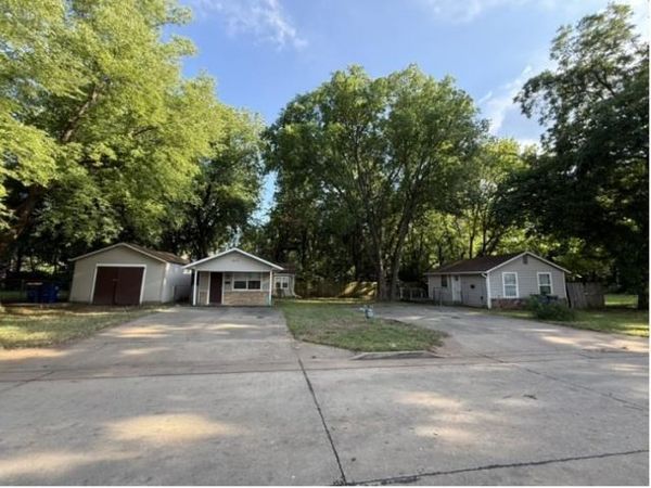 1015 W 10th Avenue, Stillwater, OK 74074