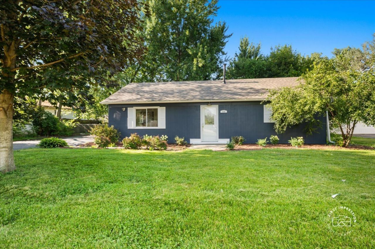 34W759 N JAMES Drive , St. Charles, IL 60174