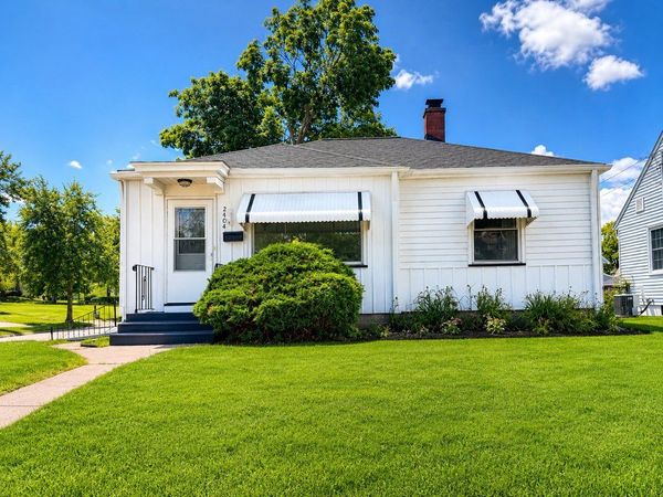 2404 MYRTLE Street , Davenport, IA 52804