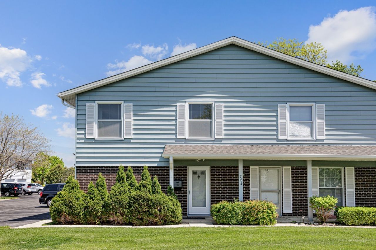 784 Leicester Road , Elk Grove Village, IL 60007