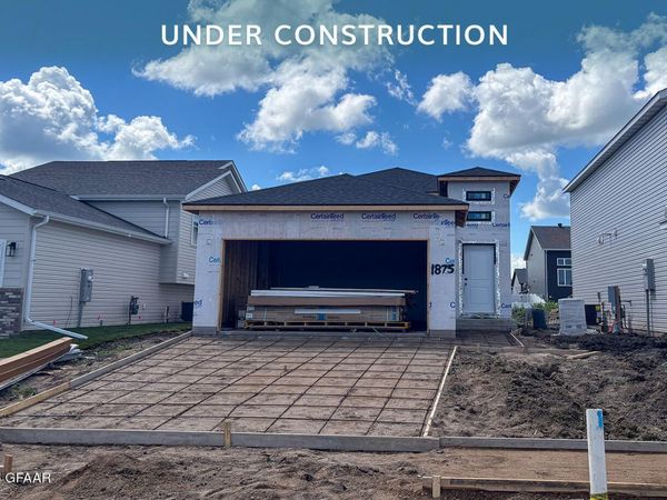 1875 41ST Avenue S, Grand Forks, ND 58201