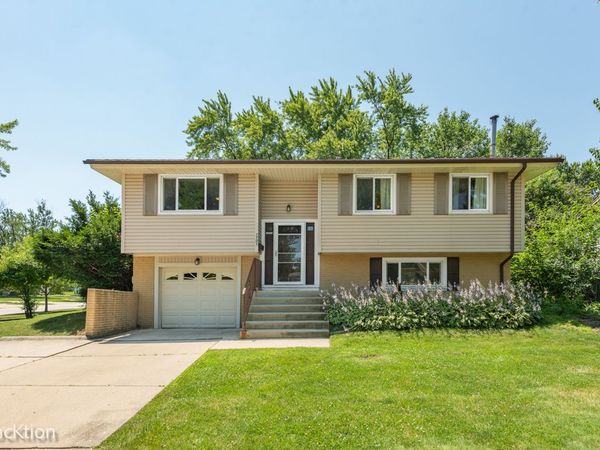 1701 Hartmann Drive , Schaumburg, IL 60193