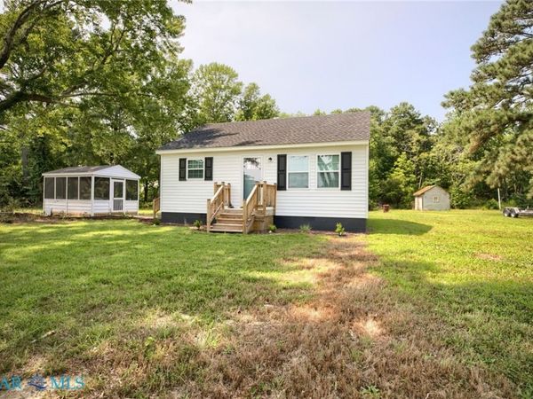 1949 Greys Point Road , Topping, VA 23169