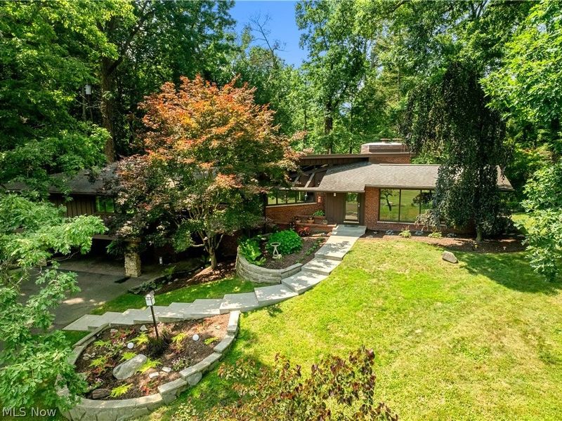 2661 Perry Drive NW, Canton, OH 44708 Photo 3