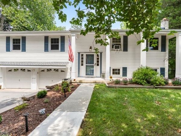 965 Edgewood Dr, Stillwater, NJ 07860