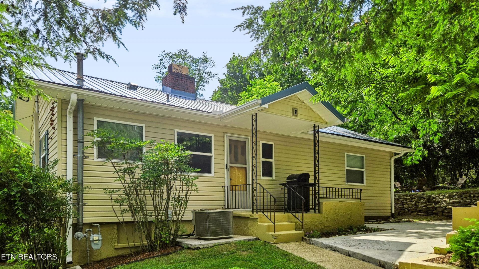 306 W Faunce Rd, Oak Ridge, TN 37830 Main Photo