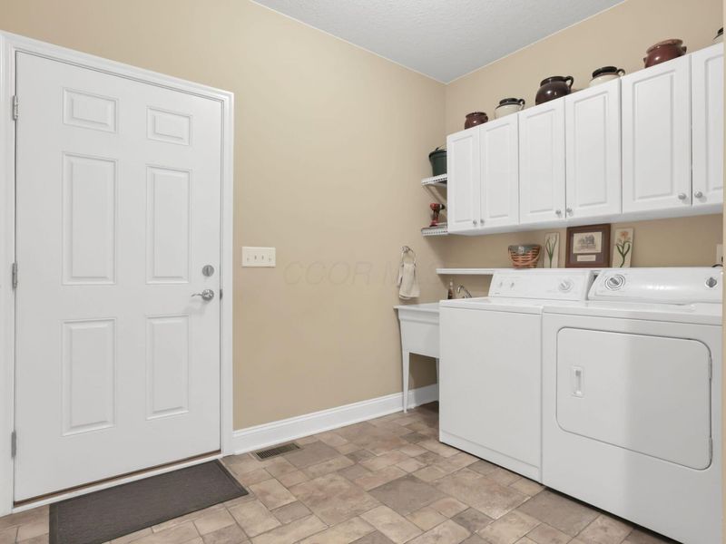 8970 Loches Road , Saint Louisville, OH 43071 Photo 30