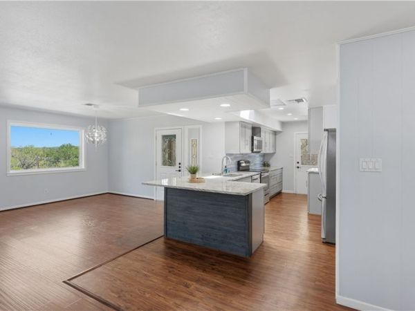 1268 W Lakeside Drive , Canyon Lake, TX 78133