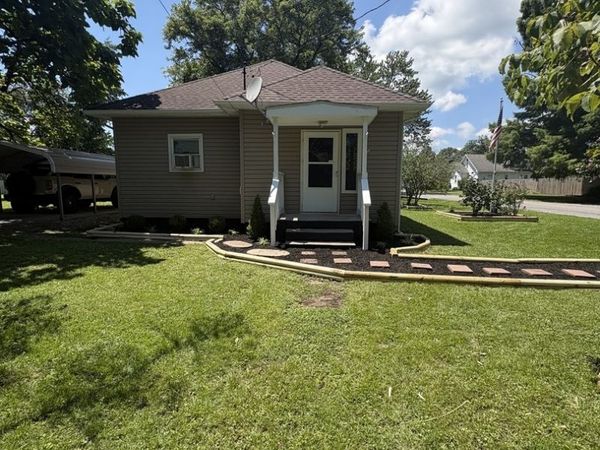 709 N Locust Street , Sesser, IL 62884