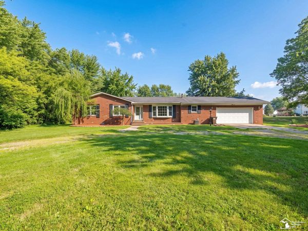1810 Whipple Street, Carleton, MI 48117