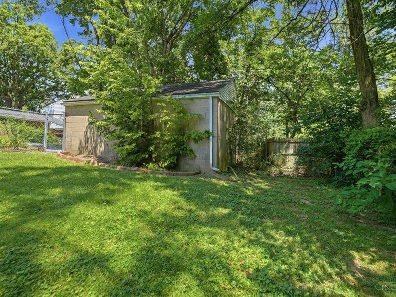 118 Burley Circle, Unit 1, Greenhills, OH 45218 Photo 24