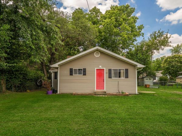 621 N Walnut Avenue , Republic, MO 65738
