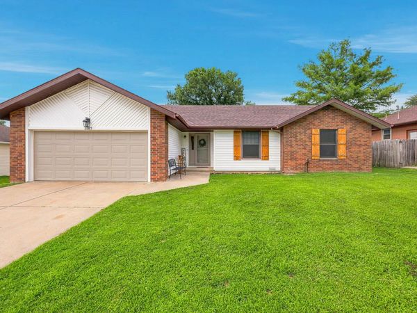 3187 W Berkeley Street, Springfield, MO 65807