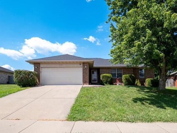 2409 W Colton Avenue , Ozark, MO 65721