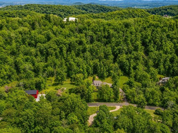 2288 N Berrys Chapel Rd, Franklin, TN 37069