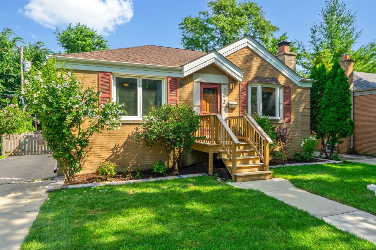 292 E Burlington Street, Riverside, IL 60546