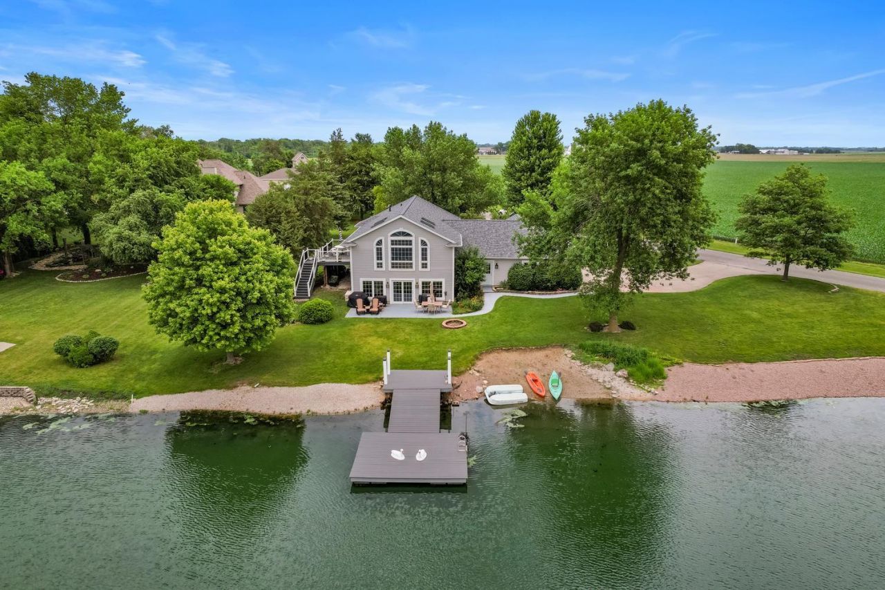 102 Lake View Drive , Fairbury, IL 61739