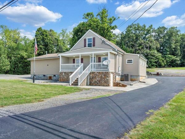 2366 Feather RD , Vinton, VA 24179