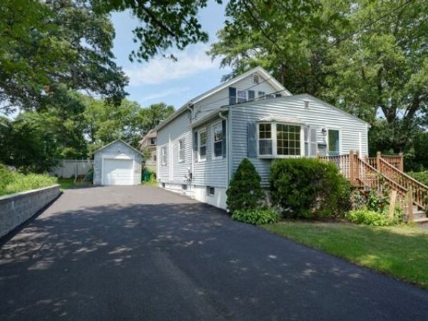 9 Harriett Ave, Burlington, MA 01803